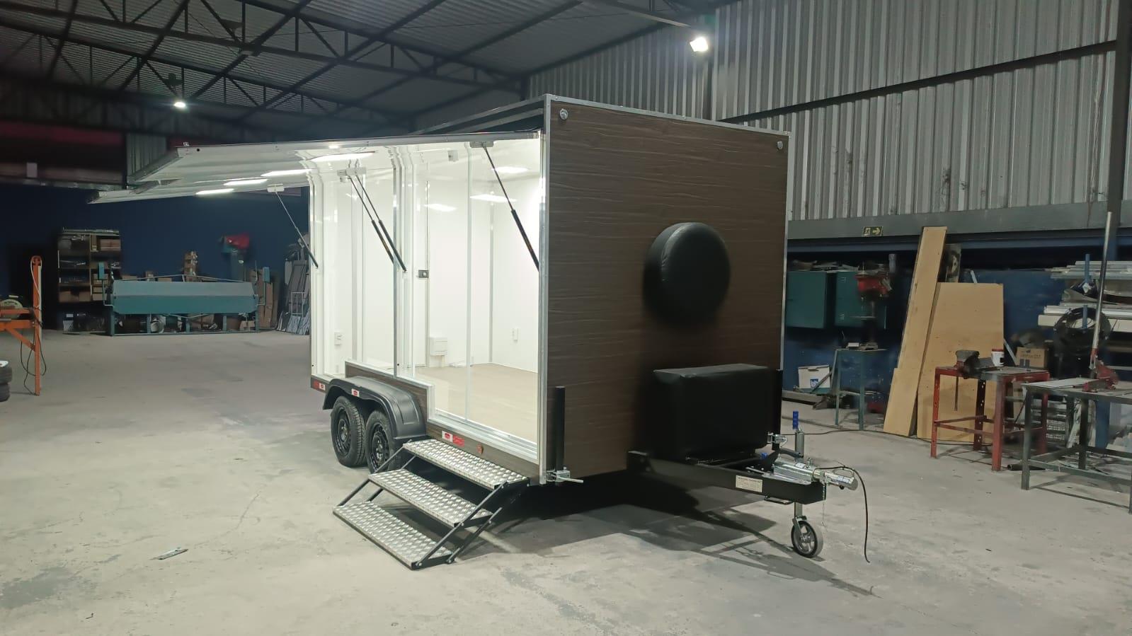 Trailer Multinegócios 4x2 Isolado